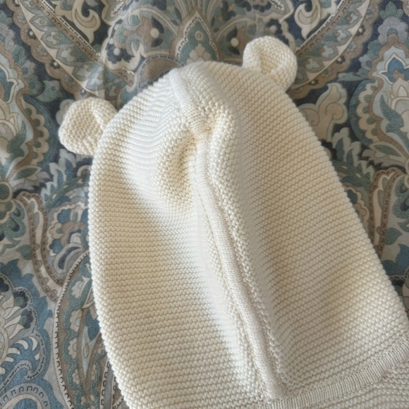 Adorable Baby GAP hooded shawl sweater for baby - Picture 2 of 4